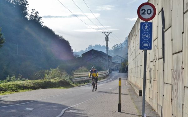 El Consistorio cartiego ha cerrado este jueves un tramo de 800 metros de carretera local a los vehículos