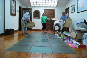 Concejales y personal desalojando el último piso