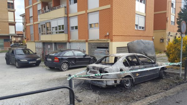 Coche calcinado en La Cuesta