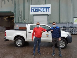 El alcalde de Arenas de Iguña, Pablo Gómez, con el gerente de Ferrosite, Jesús Salmón Acereda