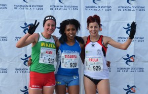 García, Tigabea y González, de izda. a dcha., en el podium