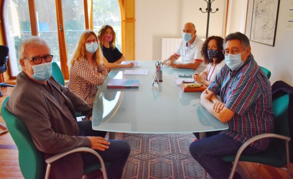Encuentro en el Ayuntamiento de Los Corrales