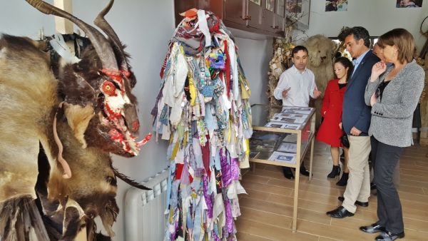Visita a la remozada sede de la asociación que organiza la Vijanera