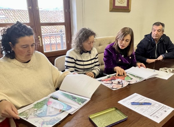 La consejera de Presidencia expresa su interés por colaborar en la iniciativa a través del Plan de Obras de Administración Local
