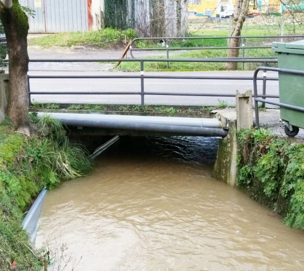 Planchas en el río Muriago