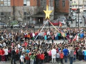 Celebración en el patio del Bloque A