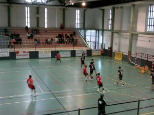 Una jugada durante el encuentro.