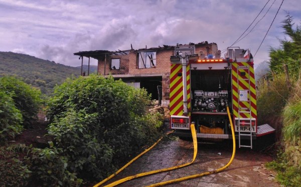 Actuación de los bomberos en Coo