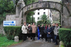 Empleadas a las puertas de la residencia