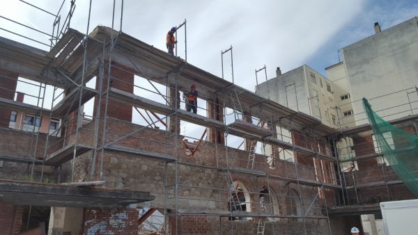Comienzan las obras de demolición de los muros que quedaron en pie tras el derrumbe del edifico en plena rehabilitación