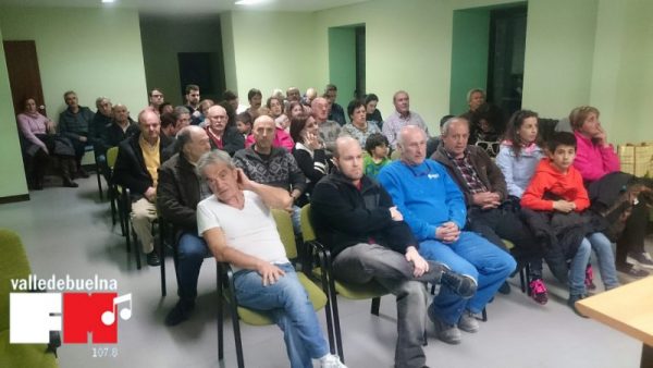 Asistentes a la charla y taller en el centro social La Rasilla