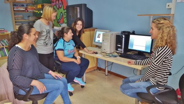 Educadora y monitoras de los talleres