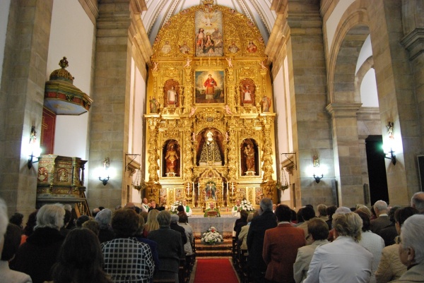 El obispo cierra su visita por la comarca en Los Corrales
