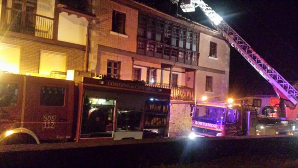 Imagen del incendio en Bárcena.