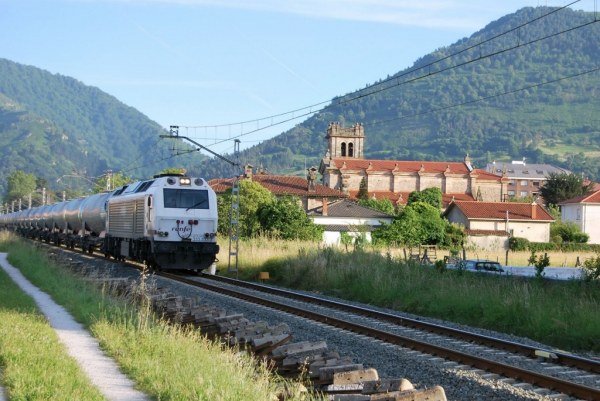 Adif licita en 14 millones la ampliación de vías en Los Corrales y Molledo