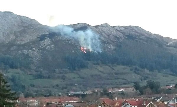 Situación del fuego alas 9,00 h.