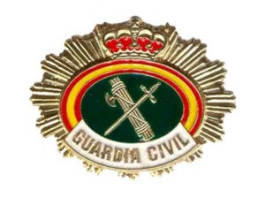 La Guardia Civil sorprende a tres hombres forzando el depósito de combustible de un camión en Bárcena de Pie de Concha